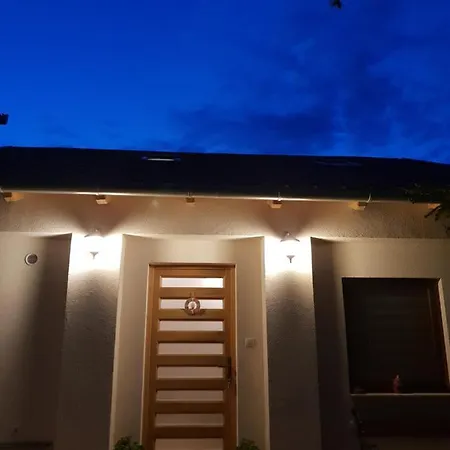 Fuered Deluxe Garden Apartment Balatonfured