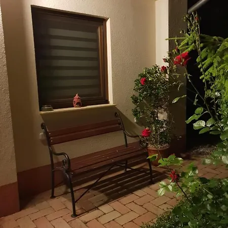 Fuered Deluxe Garden Apartment *