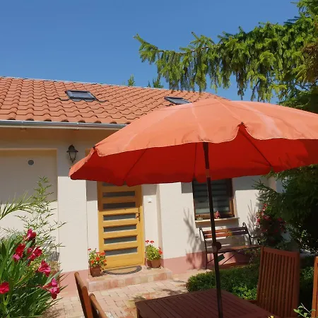 Fuered Deluxe Garden Apartment Balatonfured