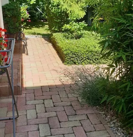 Fuered Deluxe Garden Apartment *