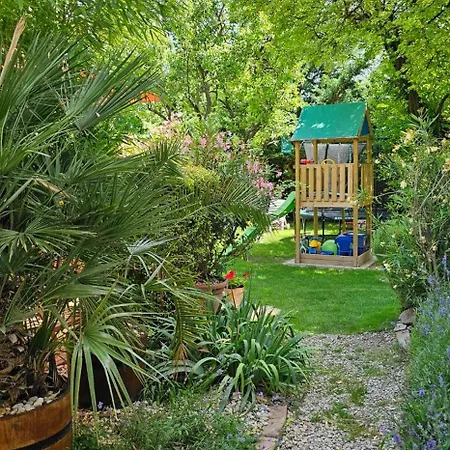 Fuered Deluxe Garden *