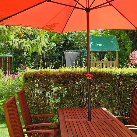 Fuered Deluxe Garden Apartment