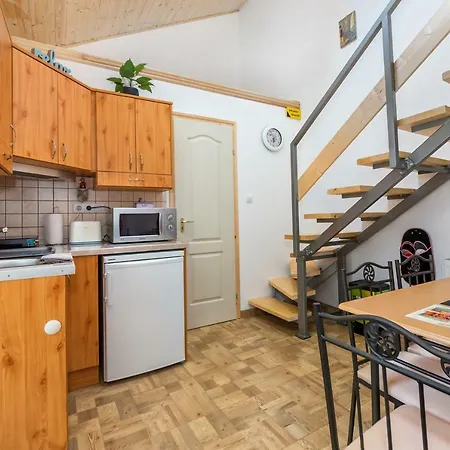 Fuered Deluxe Garden Apartment