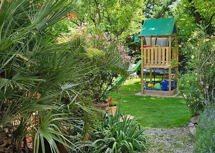 Fuered Deluxe Garden *